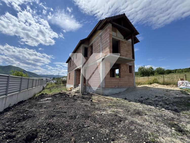 Casă individuală cu 4 camere cu Canalizare în Cisnădie