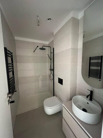 Apartament cu 2 camere semidecomandat, mobilat în Olimp