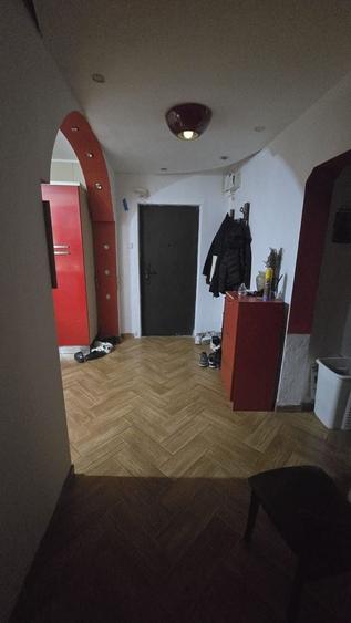 Apartament cu 3 camere decomandat în Doamna Ghica