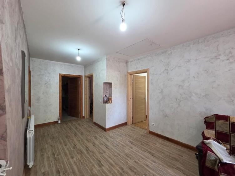 Casă individuală cu 3 camere cu Teren 1120 Mp în Domnești-Sat