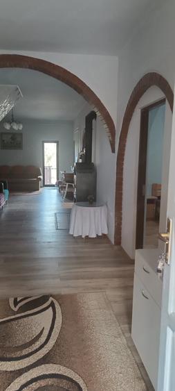 Casă cu 3 camere cu Teren 1800 Mp în Central