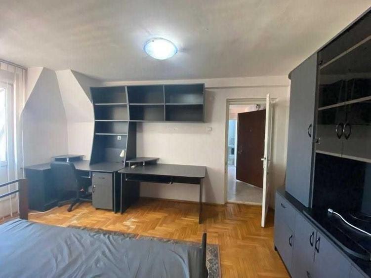 Apartament cu 4 camere decomandat în Calea Aradului