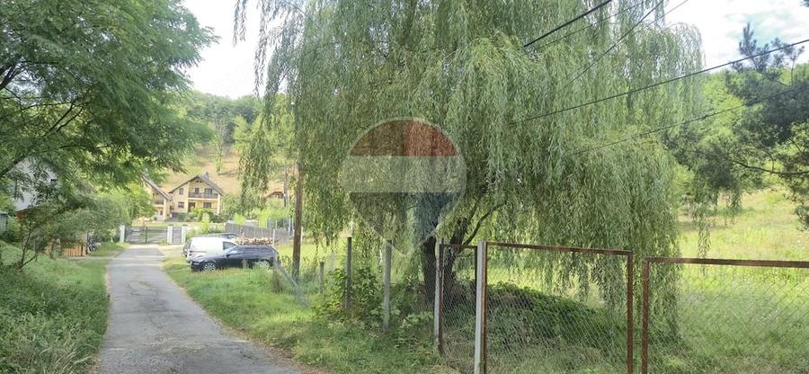Teren de 4865 mp, în Nord