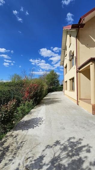 Casă cu 6 camere cu Teren 427 Mp în Central