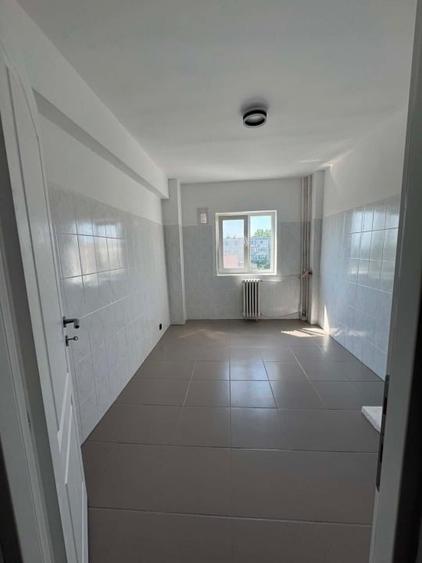 Apartament cu 4 camere decomandat în Cantacuzino