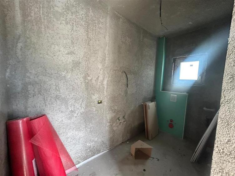 Casă individuală cu 4 camere cu Teren 400 Mp în Ipotești