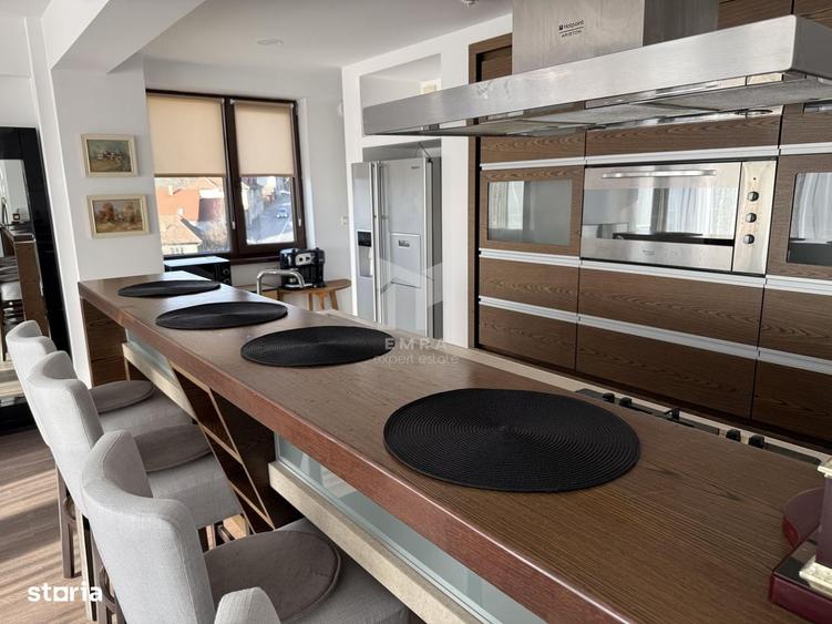 Apartament cu 4 camere decomandat în Tudor