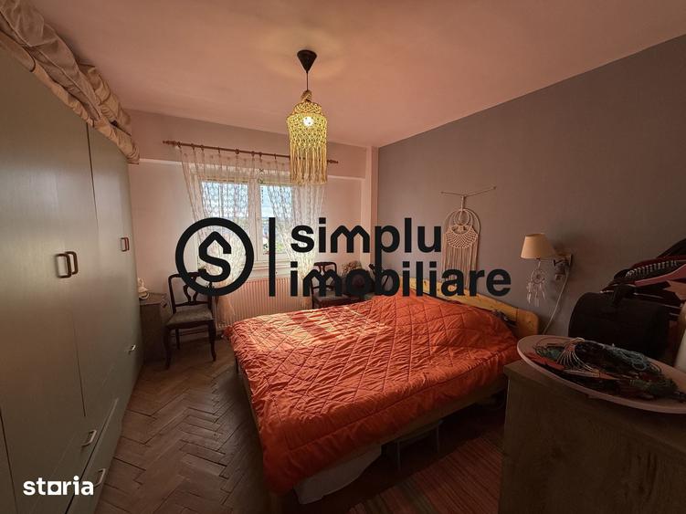 Apartament cu 3 camere decomandat în Sărari