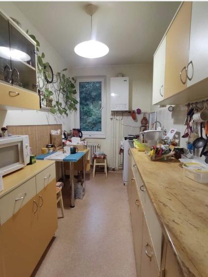 Vand apartament 3 camere confort 1, 2 bai,decomandat, etaj 2 (3), Cornisa , 3 minute de UMFST. - 2