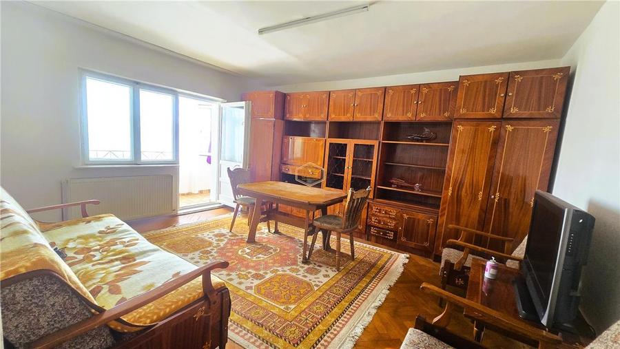 Apartament cu 4 camere decomandat în Micro 16