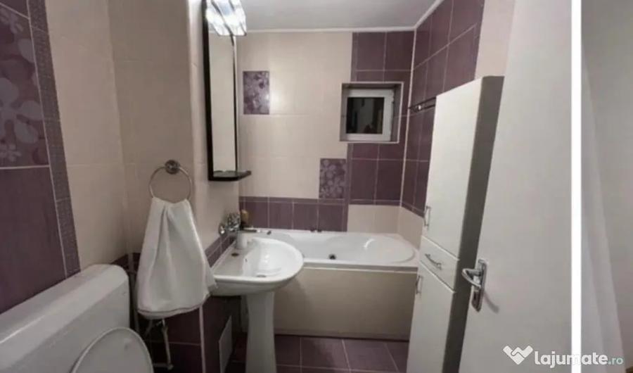 Apartament 3 camere, decomandat - zona Centru Civic - 1