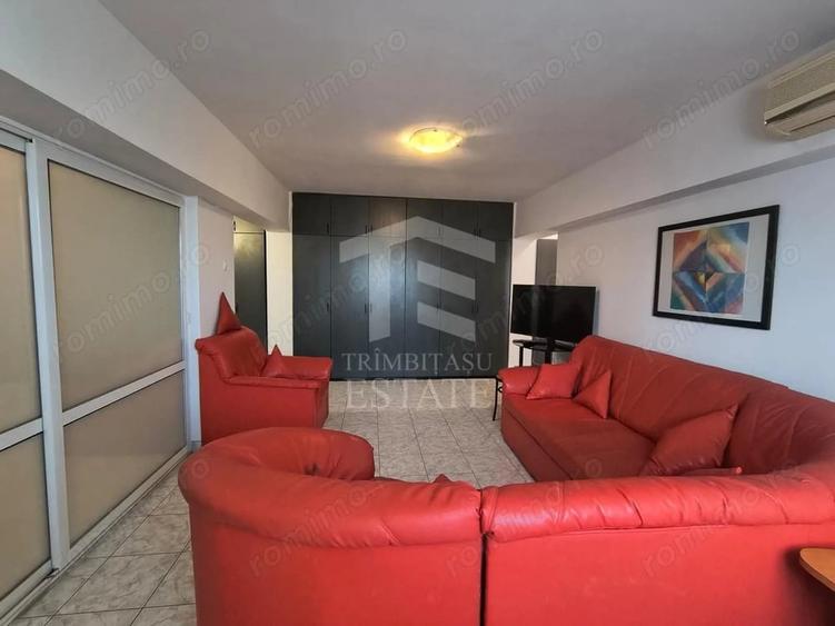 Apartament cu 3 camere semidecomandat în Panduri
