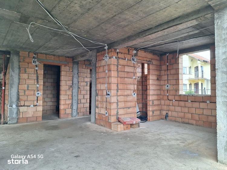 Casă cu 4 camere în Unirii