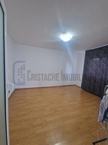Casă individuală cu 5 camere cu Canalizare în Apărătorii Patriei