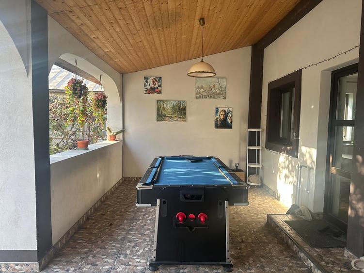 Casă individuală cu 4 camere cu Canalizare în Vărăști