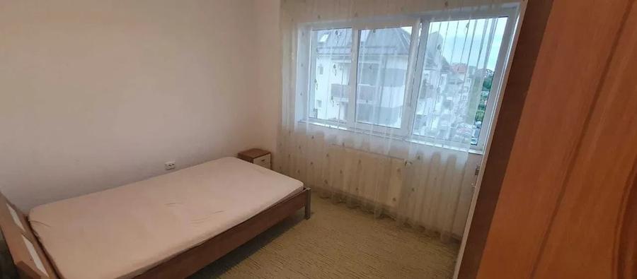 Apartament cu 3 camere, mobilat în Florești