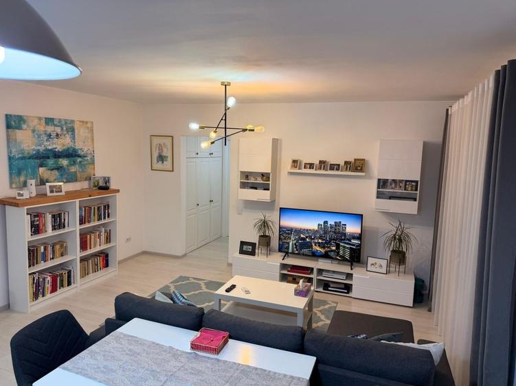 Apartament cu 2 camere semidecomandat în Cetate