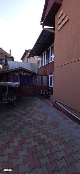 Casă cu 5 camere cu Teren 180 Mp în Central