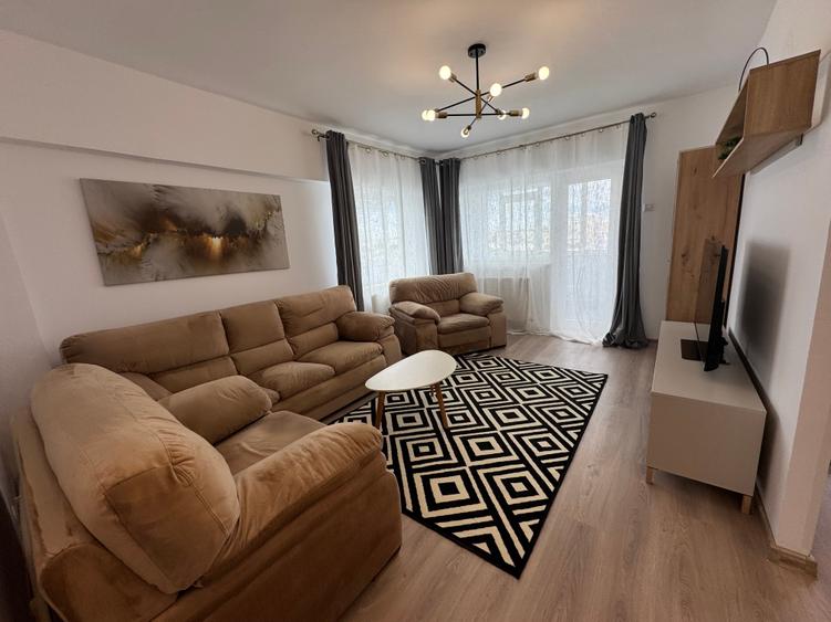 Apartament cu 4 camere decomandat, mobilat în Dacia