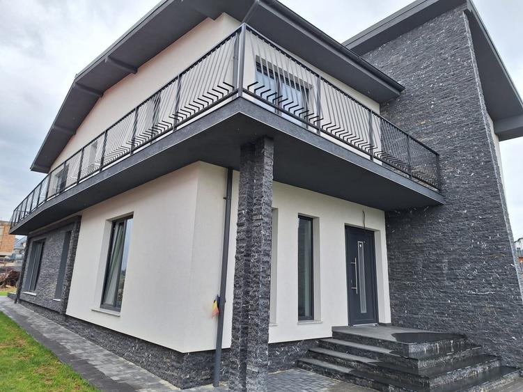 Casă individuală cu 5 camere cu Canalizare în Chinteni