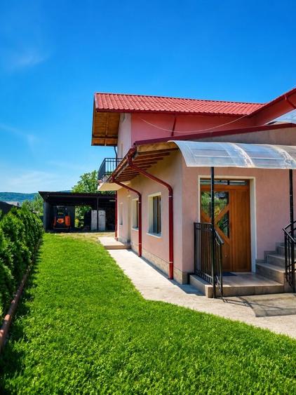 Casă cu 4 camere în Exterior Vest