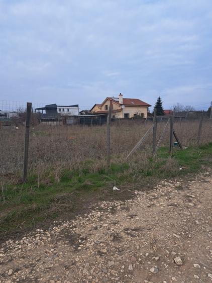 Teren Construcții intravilan de 450 mp, în Lazu