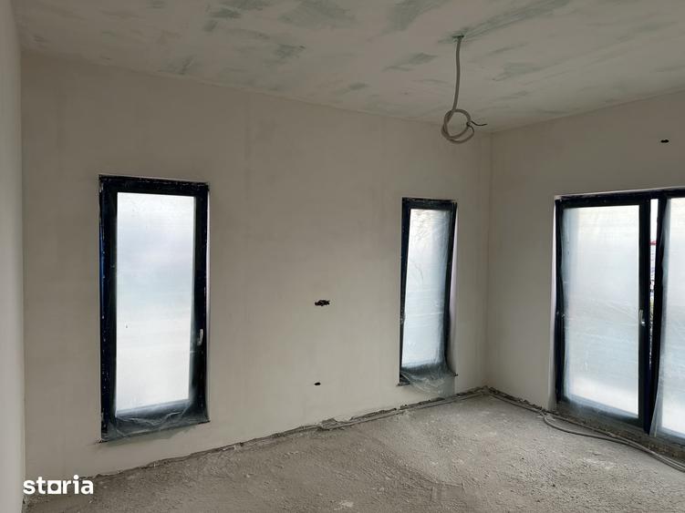 Casă cu 4 camere cu Teren 500 Mp în Podu Roș