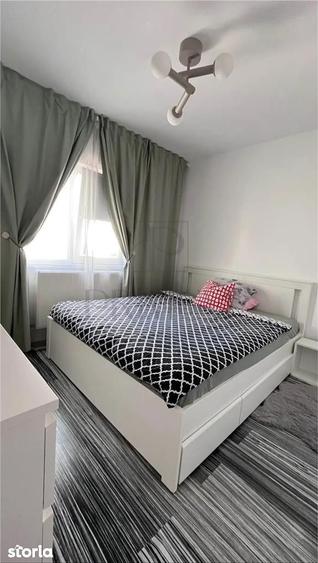 Apartament cu 4 camere decomandat în Est