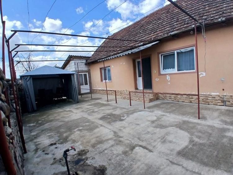 Casă cu 2 camere în Beliu
