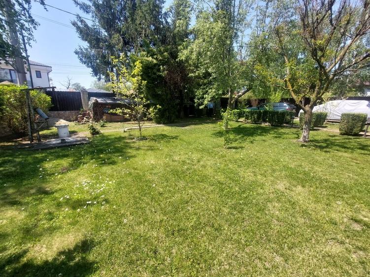 Casă cu 6 camere cu Teren 1200 Mp în Ostratu