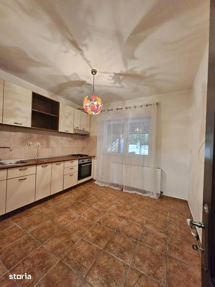 Casă cu 3 camere cu Teren 200 Mp în Central