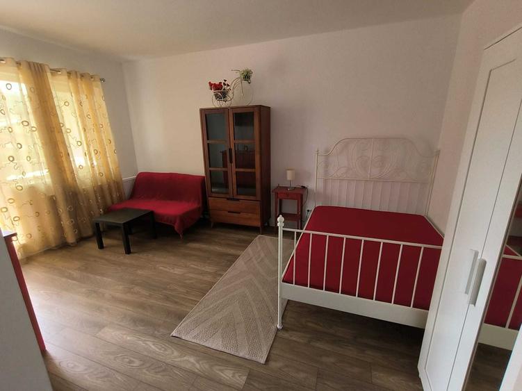 Garsonieră decomandată în Regie