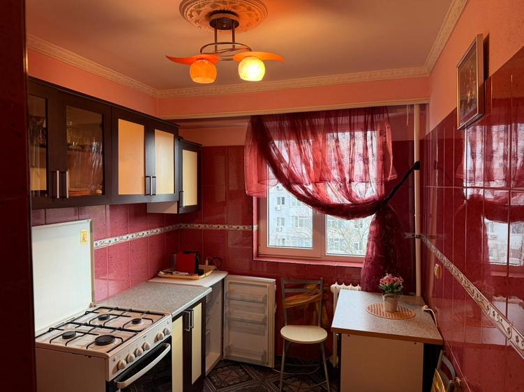 Apartament cu 3 camere decomandat în Km 4-5