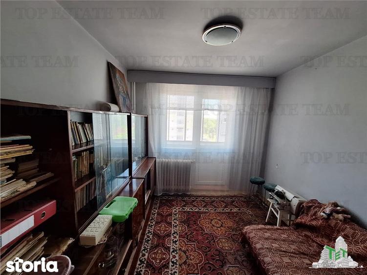 Apartament cu 4 camere decomandat în Viziru 1