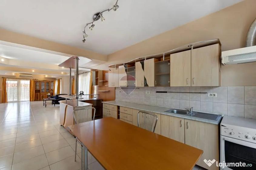 Apartament cu 3 camere decomandat în Intim