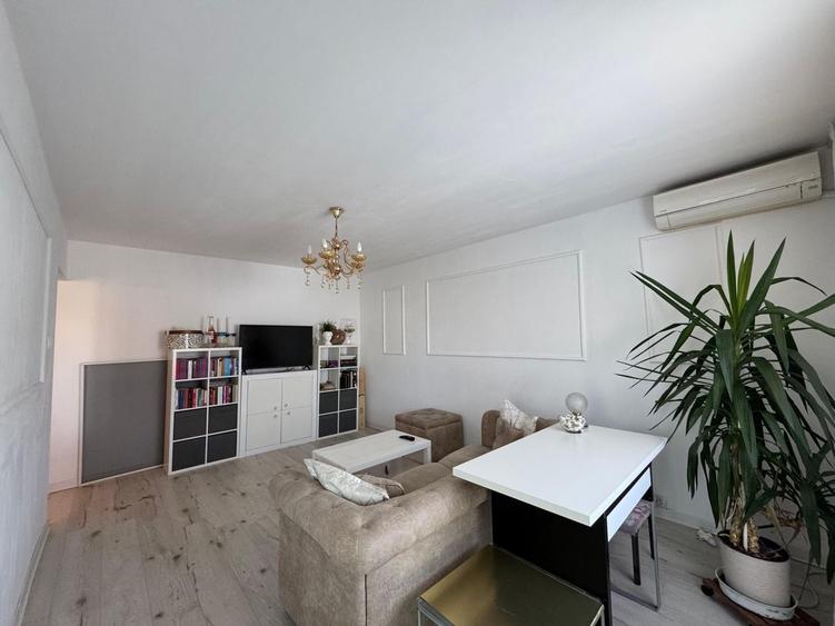 Apartament cu 3 camere decomandat, mobilat în Băneasa
