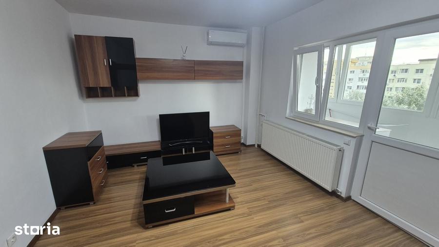 Apartament cu 3 camere decomandat în Tei