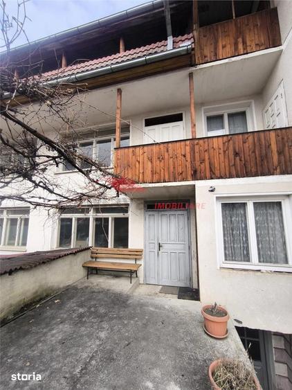 Casă cu 9 camere cu Teren 776 Mp în Ștefan cel Mare
