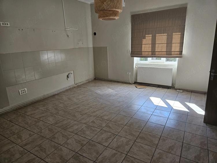Casă cu Teren 2877 Mp în Tomnatic