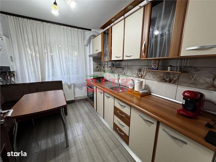 Apartament cu 3 camere semidecomandat în Ultracentral