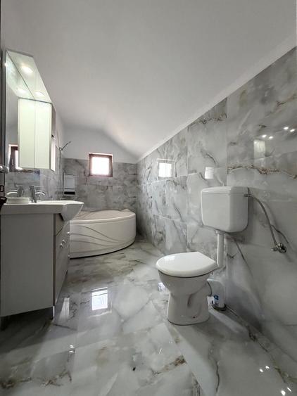 Duplex cu 5 camere cu Teren 380 Mp în Chișoda