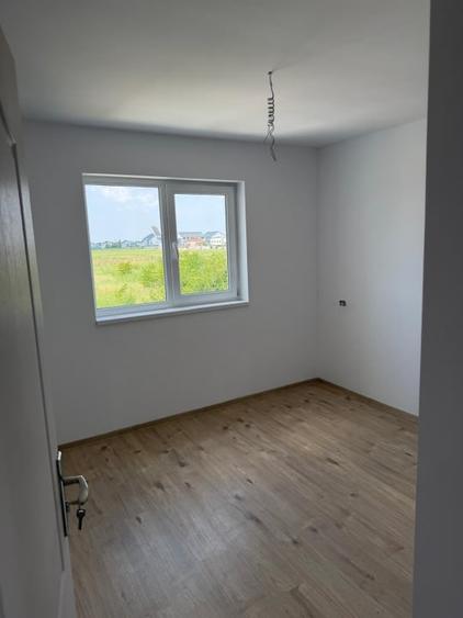 Casă individuală cu 5 camere cu Teren 500 Mp în Malu Mare