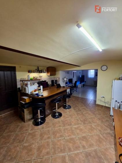 Apartament cu 3 camere semidecomandat, mobilat în P-ța Maria