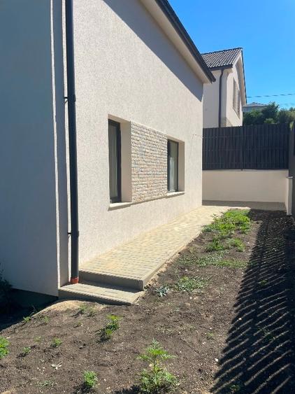 Duplex cu 4 camere cu Teren 250 Mp în Dezmir