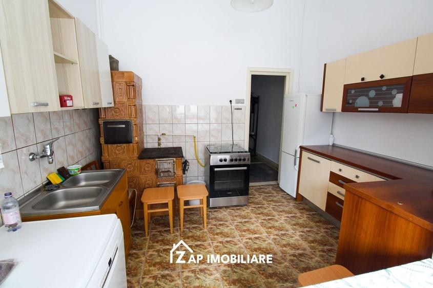 Casă individuală cu 5 camere cu Canalizare în Central