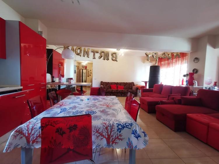 Apartament cu 3 camere, mobilat în Mamaia