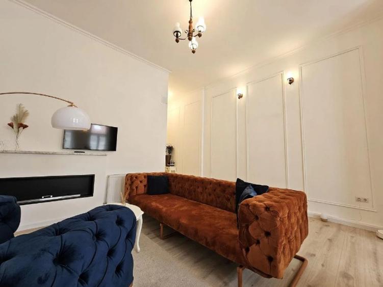 Apartament cu 3 camere semidecomandat în Central