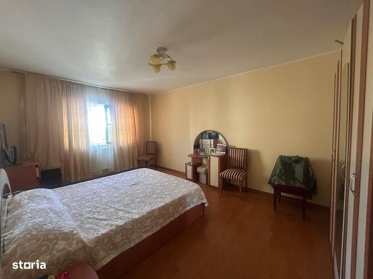 Apartament cu 3 camere decomandat în Exterior Vest