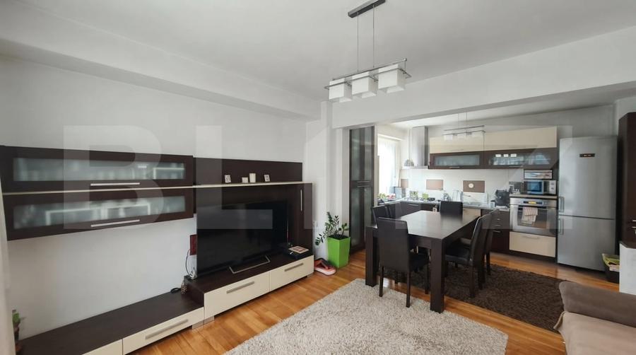 Apartament cu 3 camere decomandat, mobilat în Nufărul