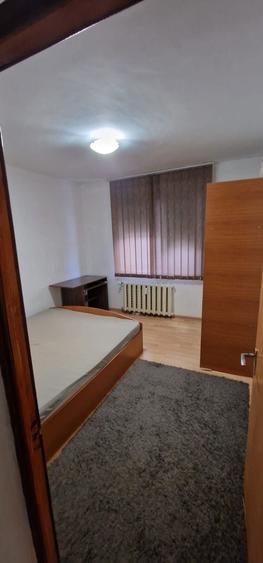 Apartament cu 3 camere semidecomandat în Crângași